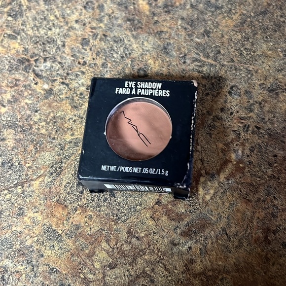 MAC Eye Shadow SOFT BROWN Matte - Picture 7 of 9